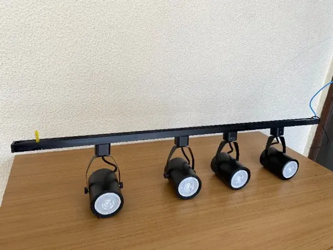 Trilho de Iluminação com 4 Spots