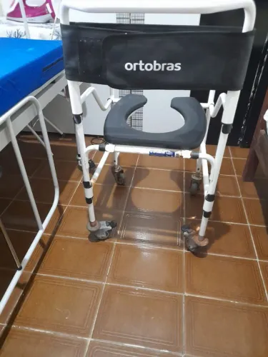 Cadeira de Banho Dobrável em Aço para 150kg BE Ortobrás