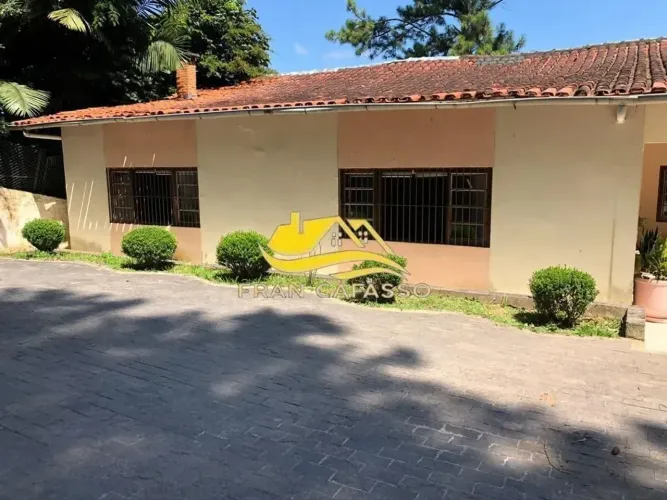 Casa de condomínio térrea para venda tem 330 metros quadrados com 3 quartos