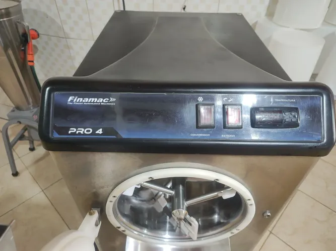 Máquina de sorvete e açaí 