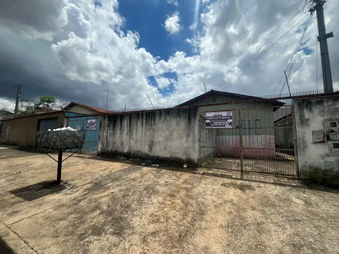 Vende-se 4 barracões e 1 Kit Net com 1 quarto, 1 banheiro, sala, cozinha,