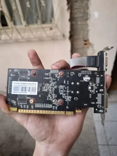 Placa de video GT 210 1 GB