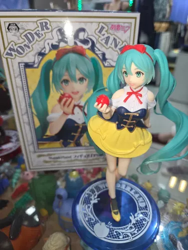 Figure Hatsune Miku Wonderland