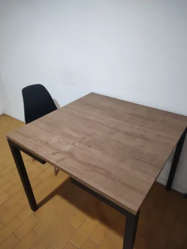 OPORTUNIDADE, Mesa quadrada mas 1 cadeira