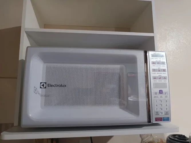 Microondas Eletrolux 34L novo +suporte