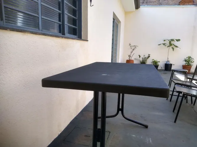 Mesa multiuso em fibra estrutura ferro 1.25x0.75x0.83