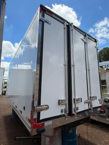 Baú frigorífico 5.50MT gancheira