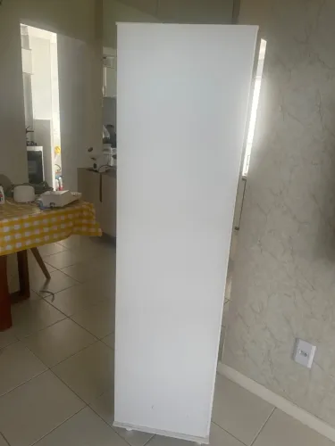 Armário multiuso 1 porta com 4 prateleiras