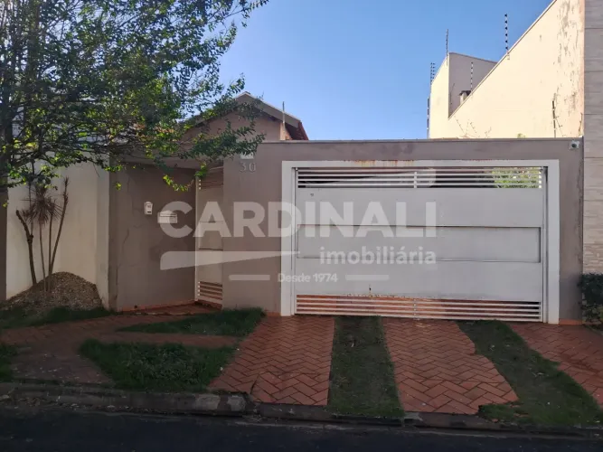 Linda casa com piscina, localização privilegiada.