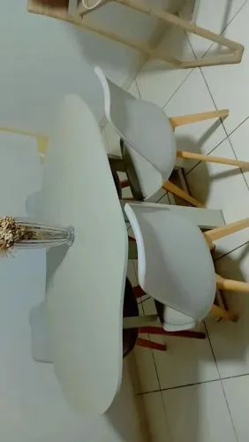 Vendo essa mesa com 4 cadeiras estofadas 
