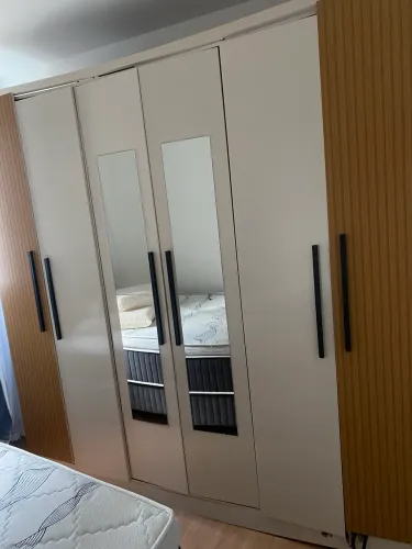 Guarda roupa de casal (6 portas) aceito cartão