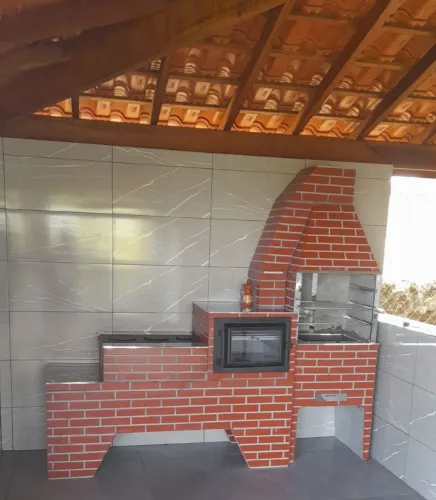 Churrasqueira, forno e fogão a lenha 