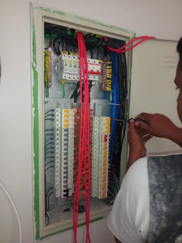 Eletricista Ligação Residencial, Poste, Quadro de Distribuição