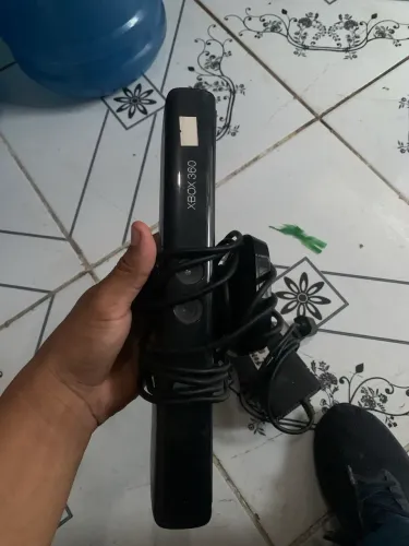 Fonte de Xbox 360 + kinect xbox 360
