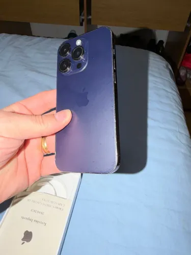 iPhone 14 Pro roxo