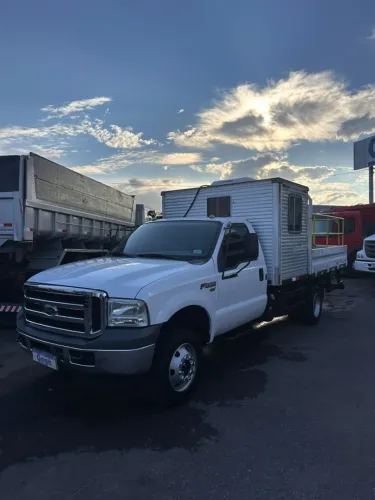 Ford F 4000 2019/2019 4x4 Carroceria e casinha Com Ar Condicionado