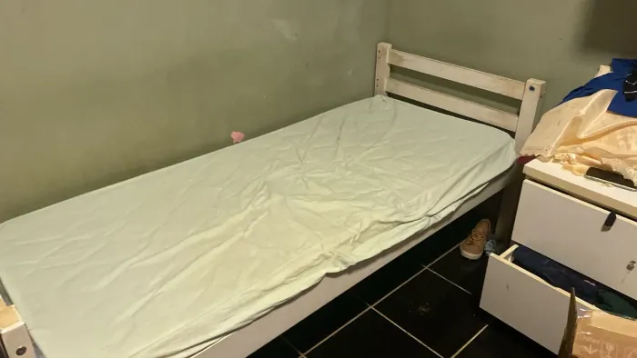 Cama de solteiro,semi nova. Ser vendida urgentemente!!!