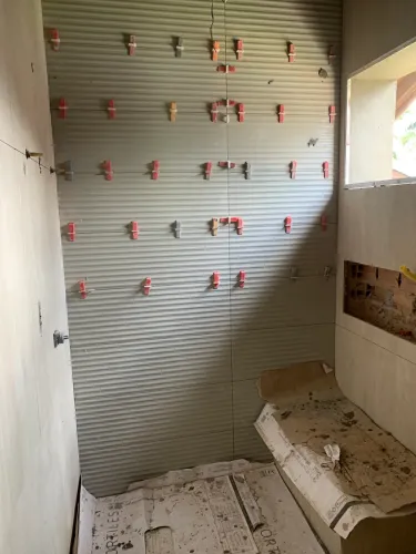 Pedreiro de acabamento com um precinho que cabe no seu bolso