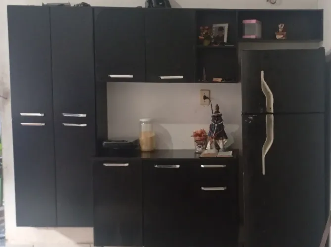 VENDE SE ARMÁRIO DE COZINHA 