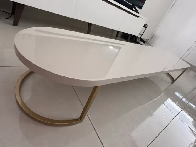 Mesa de centro - Dourada com off-white