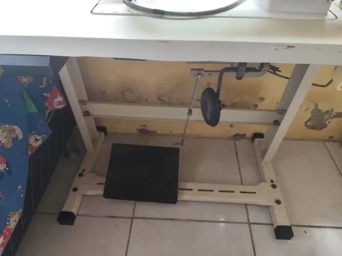 Máquina de costura reta industrial
