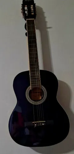 Vendo violão praticamente novo e acessorios