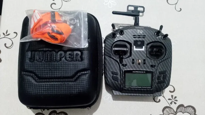 Rádio fpv jumper t12 EpressLRS 1W