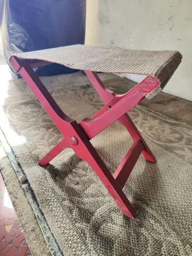 Banquinho madeira..