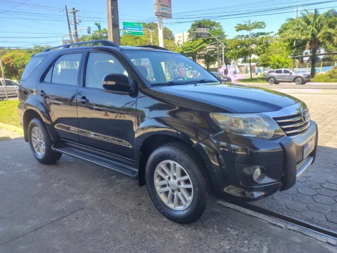 Toyota Hilux SW4 SR 4X2 2.7/2.7 Flex 16V Mec. 2012