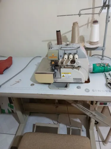 Máquina Overlok