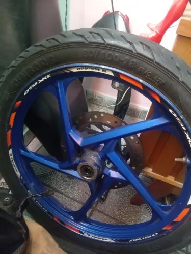 Pneu novo com aro