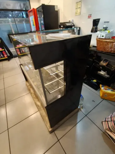 PREÇO REDUZIDO!! Vitrine Refrigerada New Premium 1,50 m POLOFRIO 5103 PT 220 V 503 LT