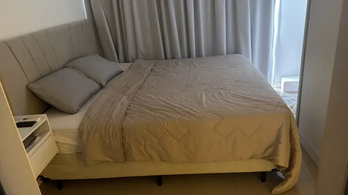 Cama king com cabeceira e box ( marca Euro colchão)