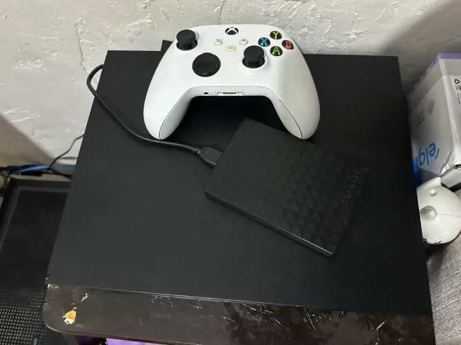 Xbox one X 2TB com HD ex e controle do series S novo