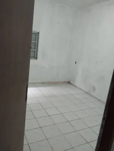 Lindo imóvel bem arejado 3 quartos 2 banheiros ,cozinha americano , salão comercial .