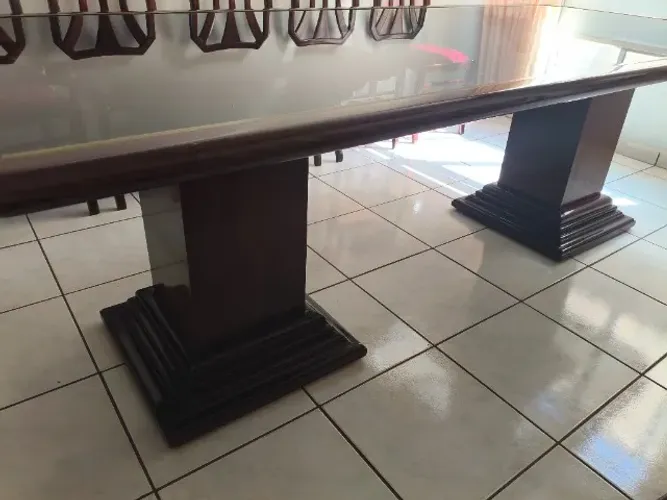 Mesa 10 lugares mogno escurecida resinada