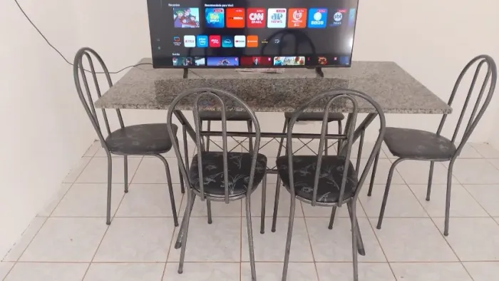 MESA 6 CADEIRAS 2 meses de uso .motivo mudança .