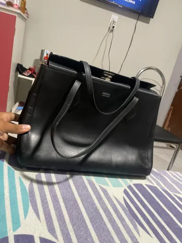 Bolsa Arezzo de 1600 vendo pro 400