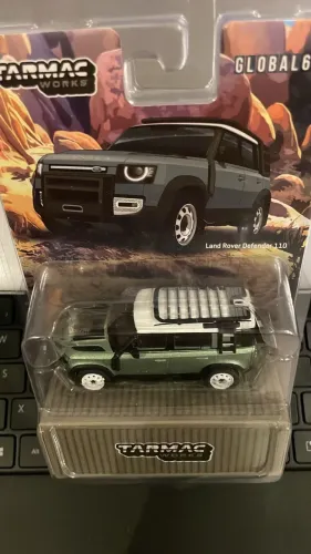 Miniatura Land Rover Defender 110 Premium Tarmac