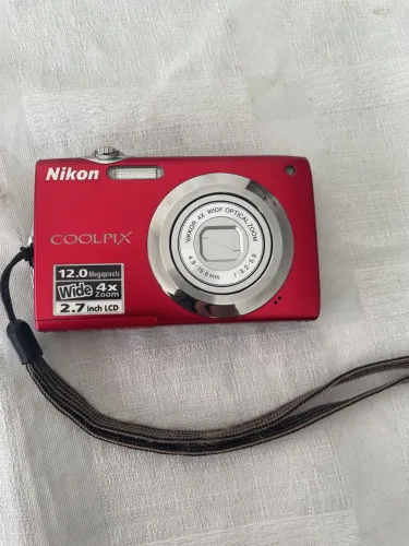 Câmara digital nikon coolpix 12.0mp vermelha