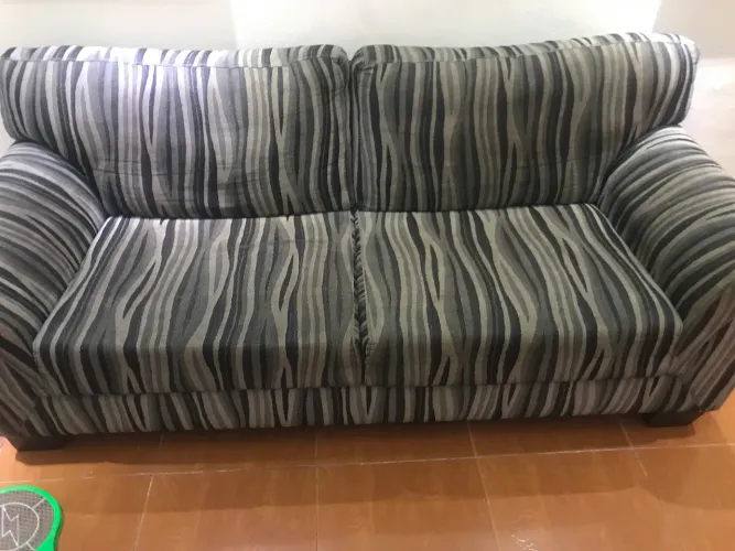 Sofá comum 3 lugares 