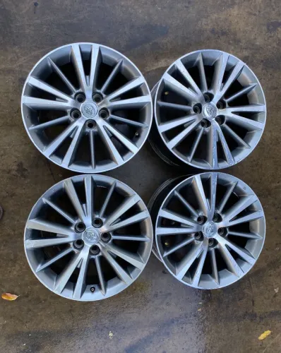 Jogo de rodas Corolla aro 16 sem detalhes
