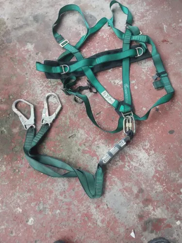 Cinto de segurança tipo pára-quedista com talabarte 