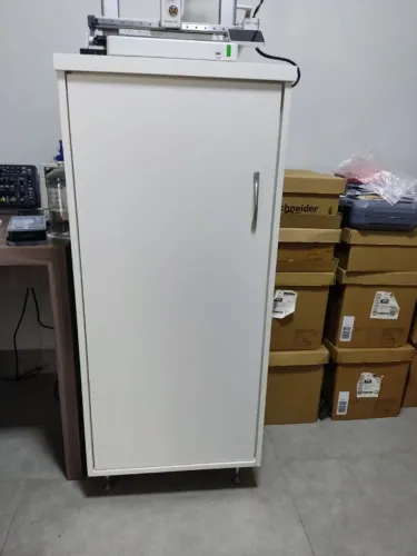 Armário branco multi uso resistente