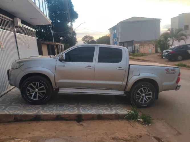 Toyota Hilux CD SRV D4-d 4X4 3.0 TDI Diesel AUT 2013