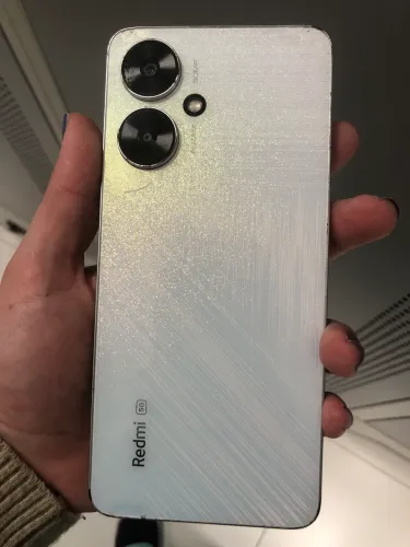 Xiaomi Redmi 13C?  Apenas a lente da câmera está trincada,