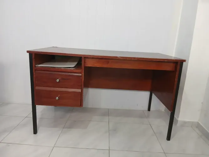 Escrivaninha 1.20 x 67 cm