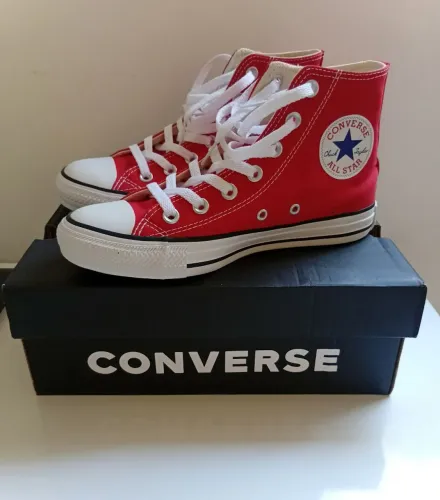 All Star Vermelho em perfeito estado