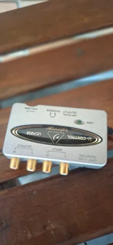 Interface de audio behringer uca202