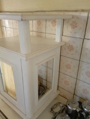 Criado mudo estilo colonial